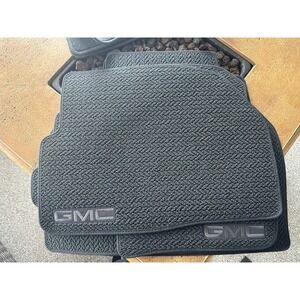 New GMC Sierra 2019-2023 OEM Floor Mats - 84556838(600R)  new out of Bag